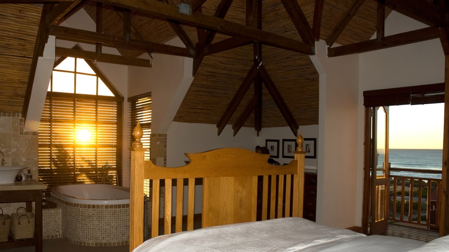 To Let 5 Bedroom Property for Rent in Southern Cross Western Cape